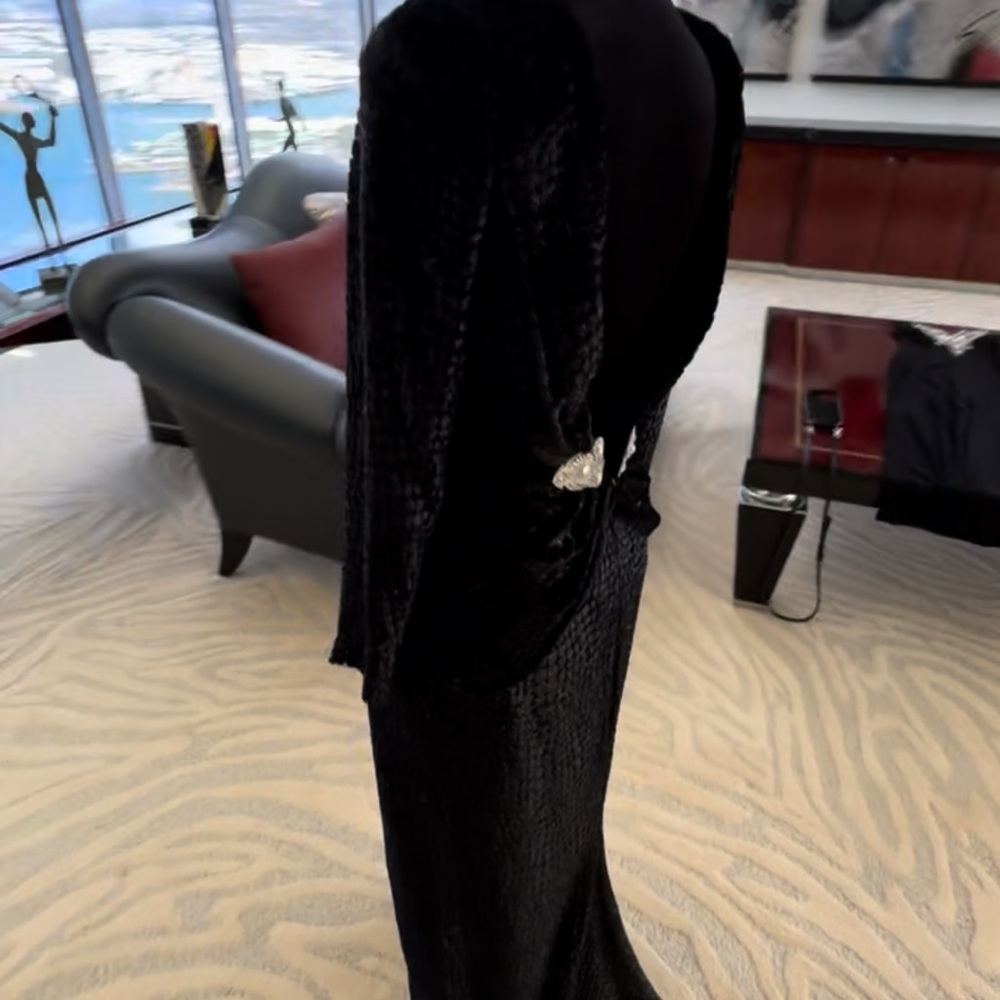 Vintage Black Velvet Textured Evening Dress with rhinestone details - Picture 10 of 10